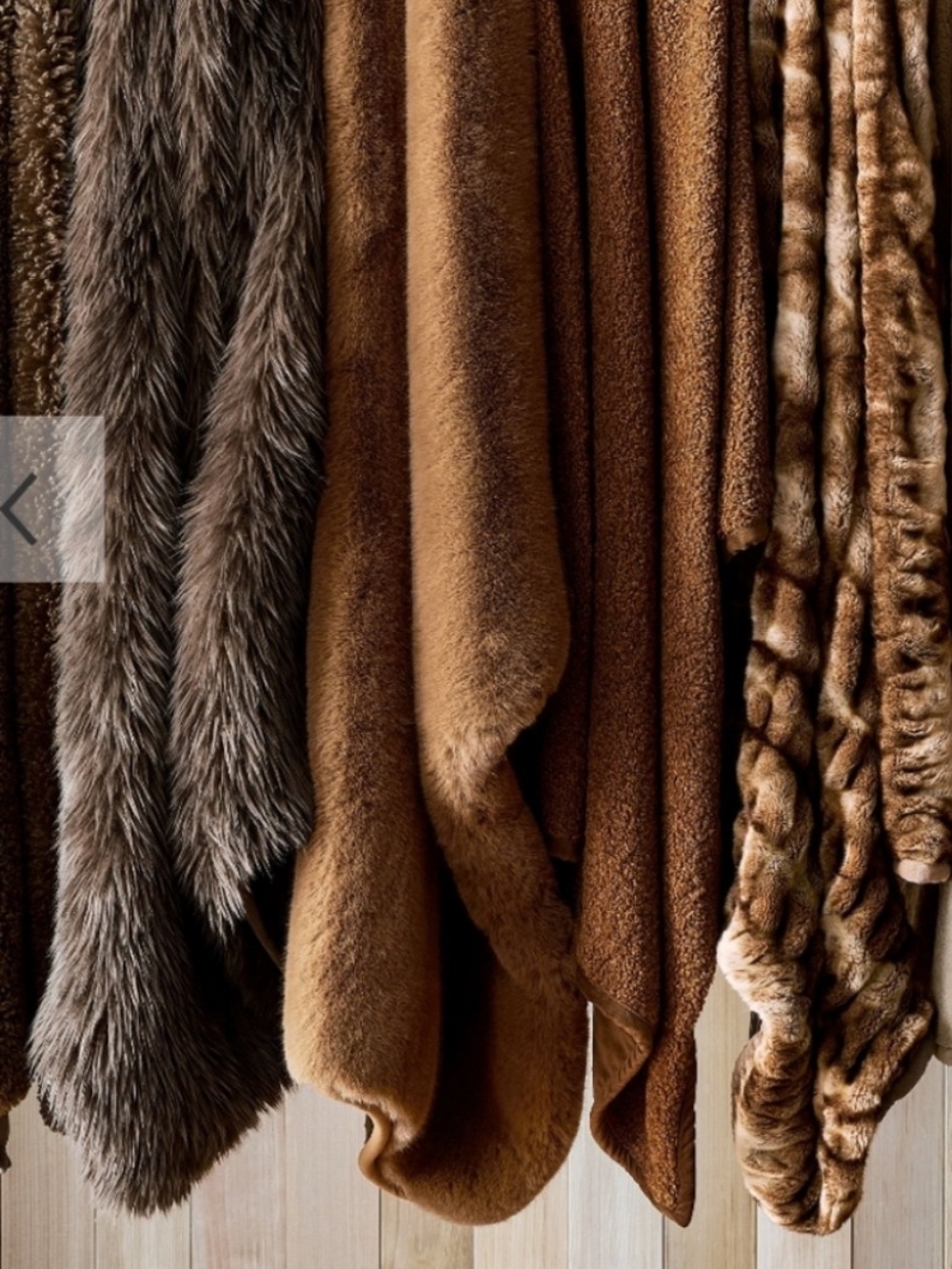 EuC Portery Barn dark brown faux fur heavy throw blanket. 40" x 58"